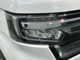 LEDヘッドライトは、点灯の瞬間から最大光量を発揮し、突然暗くなるトンネルなどでの安定感を高めます。