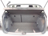 荷室は荷物を隠せるトノカバー付!充分な荷室の広さです!