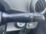 【オートライト】周りの明るさに応じて自動でヘッドライトの点灯・消灯ができる機能です!ライトの付け忘れ・消し忘れなどが無くなり、雨の日や夕方の走行も安心!トンネル通過時も便利ですね♪