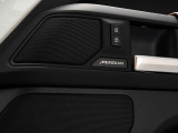 MERIDIANオーディオはリアルなサウンドを実現。澄みきった高音から深みのある低音まで、すべての音とリズムを鮮やかに再生します。各シートの側には、ドアマウントスピーカーを配置。