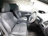 ゆったり室内で運転もしやすいです♪使い勝手の良い配置も考えられています!!