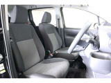 厚みがあって、座り心地のいいシート。運転席も助手席もリラックスしてゆったりと座れます。