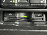 【ETC】有料道路を利用する際に料金所で停止することなく通過できる、ETC車載器(ノンストップ自動料金収受システム機器)が装備されています。セットアップを行うことで利用可能になります。