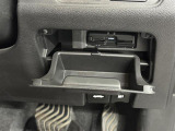 【ビルトインETC】車載器がビルトインで装備されています。有料道路の乗り降り時に停車することなくスマートに乗り入れが可能になったり、割引を受けることができる嬉しい装備です。