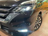 【LEDヘッドライト】悪天候や夜間走行時も良好な視界を確保し安心して運転できる高輝度LEDヘッドライトを装備!点灯速度が早く、消費電力も抑えられています。
