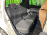 後部座席も気になるようなキズ・汚れやへたり等、大きなダメージはなく、良好な状態です。