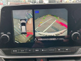 空から見下ろしているような視点で周囲を確認できるアラウンドビューモニター。駐車時にとても便利です。