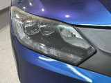 LEDヘッドライトは、点灯の瞬間から最大光量を発揮し、突然暗くなるトンネルなどでの安定感を高めます。