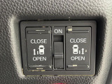 【両側パワースライドドア】スマートキーや運転席のスイッチで後席両側スライドドアの開閉が可能♪電動だから力を入れてドアを開ける必要が無く、小さなお子様でも簡単に開け閉めでき快適です♪