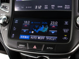 使いやすさや安全性を追求したステアリング周り!高級車ゆえにスイッチ類が多いのも特徴ですね!考え尽くされた配置ですぐに使いこなす事が出来ますのでご安心下さい!是非、体感してみて下さい!!