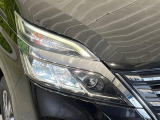 【LEDヘッドライト】悪天候や夜間走行時も良好な視界を確保し安心して運転できる高輝度LEDヘッドライトを装備!点灯速度が早く、消費電力も抑えられています。