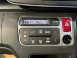オートエアコンでオールシーズン快適に過ごせます。