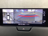 狭い場所での駐車やすれ違いなどでより的確な運転操作に役立つ360&deg;ビューモニターが装備されています。