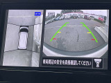 車を真上から見ているように、周囲の状況を把握しながら安心して駐車が行えるアラウンドビューモニター!