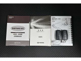 保証書・記録簿・取扱説明書と揃っていいます。キーの電池は新品にお取替えしてから納車させて頂きます。