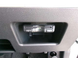 ETC車載器を装備しています。高速道路の料金所もストレスなく通行できます。