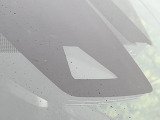 【トヨタセーフティセンス】走行中に前方の車両等を認識し、衝突しそうな時は警報とブレーキで衝突回避と被害軽減をアシスト。より安全にドライブをお楽しみいただけます。