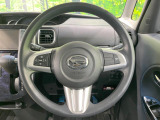 インテリアに合わせたデザインのステアリングは、運転される方のことも考え、運転しやすい形状、大きさです。是非一度、実際に触ってお確かめください。