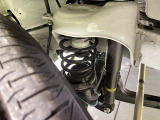 お車を安心してお乗りいただく為には、足回りの定期点検が欠かせません。サービスサポート(有償保証)では無料点検もご提供しており、安心のカーライフをお過ごしいただけるサポート体制が整っています。