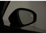 BSM(ブラインドスポットモニタ)!隣の車線を走る車両をレーダーで検知し、ドアミラーでは確認しにくい後側方エリアに存在する車両に加えて、急接近してくる車両も検知します。