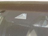 【トヨタセーフティセンス】走行中に前方の車両等を認識し、衝突しそうな時は警報とブレーキで衝突回避と被害軽減をアシスト。より安全にドライブをお楽しみいただけます。