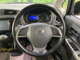 インテリアに合わせたデザインのステアリングは、運転される方のことも考え、運転しやすい形状、大きさです。是非一度、実際に触ってお確かめください。