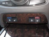 運転席と助手席にはシートヒーター&シートエアコンがついています。季節によって座面をあたたかくしたり、涼しくしたり、ドライブをさらに快適にしてくれます。3段階に温度設定が可能です。