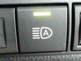 【オートマチックハイビームヘッドライト】ハイビーム走行時に対向車や前走車をカメラで認識して自動的にロービームにする機能が装備されています。※道路環境などによっては作動しない場合があります。