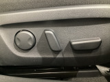 運転席にはパワーシートを装備!シート位置を記憶するメモリー機能付きなのでご夫婦で2名分セットすると便利です♪