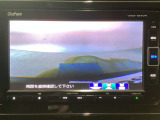 【バックカメラ】運転が苦手な方も車庫入れラクラクです!ギアをリバースに入れれば自動的に切り換わりますので、面倒な操作は不要です♪狭い駐車場もお車を傷つけず安心ですね!