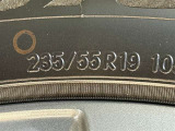 タイヤサイズは【235/55R19】