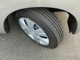 ホイールをドレスアップする純正のホイールキャップ【155/65R14 ラジアルタイヤ】★タイヤの溝もまだまだ!くわしくはスタッフへ。