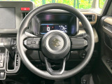 インテリアに合わせたデザインのステアリングは、運転される方のことも考え、運転しやすい形状、大きさです。是非一度、実際に触ってお確かめください。