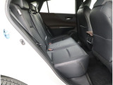 高いホールド性で運転姿勢が安定します。長距離ドライブでも疲れにくいのが魅力です。快適なドライビングライフをお送りください♪