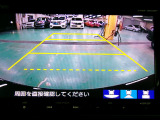 【リアワイドカメラ】3種類の表示で、後方確認をサポートします。『ノーマル画像』『広角180度画像』『真上からの見下ろし画像』をワンタッチで選べます。