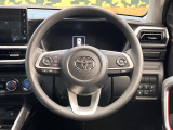 インテリアに合わせたデザインのステアリングは、運転される方のことも考え、運転しやすい形状、大きさです。是非一度、実際に触ってお確かめください。