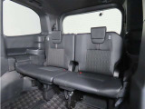 便利な5:5分割可倒式シートです。収納と乗車人数のバランスに優れています♪荷物の大きさに応じたラゲージスペースをフレキシブルに作り出せるので、シーンに応じた使い方ができます♪