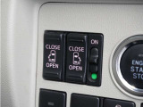 ◆両側電動スライドドア◆狭い駐車場でも乗り降りが楽々♪お子様が隣の車にドアを当ててしまう心配もございません!小さなお子様連れの方もこれで安心。