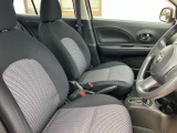 簡単な操作で座面とステアリングの高さを調整。小柄な女性でも運転しやすい、見晴らしのいい運転席(^^♪