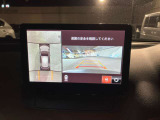 360&deg;ビューモニターでは前後左右4つのカメラ映像をさまざまな走行状況に応じて切り替えてセンターディスプレイに表示することで、駐車時や狭い道でのすれ違い時、見通しの悪い交差点進入時でも安心感を高めます