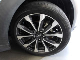 迫力のデザインで卓越した走りを予感させる、素敵なアルミホイールです。