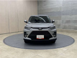 お車購入のポイントとなるフロントマスクです!シャープな目つきが印象的なデザインのヘッドランプです。