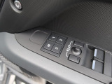 ◆メモリー機能付フルパワーシート『ドライバー三名までのシートポジションを記憶するメモリー機能付きのフルパワーシートを装備します。ご家族でのご使用をお考えの方にもぜひおすすめさせていただきます。』
