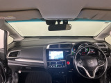 【前方視界】開放的な前方視界!運転がしやすく疲れにくいです♪窓が大きく、見通しがとっても良いおクルマですよ♪