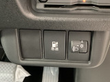 急速充電時は、車内の専用スイッチを操作することで充電口の蓋が開く仕組みです。車内からの操作に限定することで、誤接続や差し間違いを防ぐ安全性の高い設計となっています。