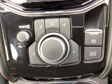 手元を見なくてもノールックで直感的に操作が出来るコマンダーコントロールはドライバーの気持ちに寄り添える様にと、マツダの考え方を具現化したひとつの例です。