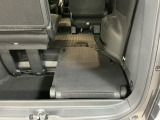 倒せば広がる、自由な空間。シートアレンジひとつで、遊びも仕事ももっと身軽に楽しめます。乗る人のライフスタイルに寄り添う、柔軟な広さが自慢です。
