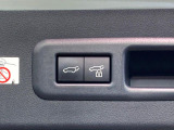 【パワーバックドア】スマートキーや運転席のボタンを押すだけでリアゲートが自動で開閉します!荷物を持っている時や、高い位置にあるバックドアを閉める際に便利な機能です♪