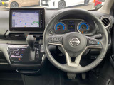 ハンドルは軽やかに回り、気持ちよく運転が出来ます。