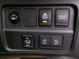運転席からオートスライドドアの操作ができます。